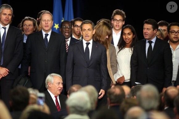 Laurent Wauquiez, Philippe Goujon, Nicolas Sarkozy, Carla Bruni-Sarkozy, Christian Estrosi - Réunion publique de Nicolas Sarkozy, candidat à la présidence de l'UMP à Paris, le 7 novembre 2014.