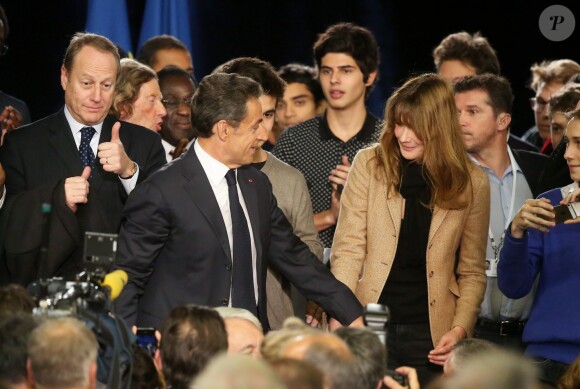 Philippe Goujon, Nicolas Sarkozy, Carla Bruni-Sarkozy - Réunion publique de Nicolas Sarkozy, candidat à la présidence de l'UMP à Paris, le 7 novembre 2014. 