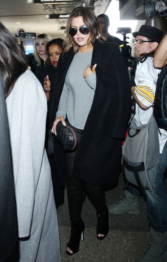 Khloé Kardashian rentre de Londres avec sa soeur Kim. Los Angeles, le 9 novembre 2014.