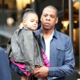 Jay-Z et sa femme Beyoncé font du shopping avec leur fille Blue Ivy (déjà stylée) à Beverly Hills, le 11 novembre 2014.