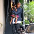 Jay-Z et sa femme Beyoncé font du shopping avec leur fille Blue Ivy à Beverly Hills, le 11 novembre 2014. Le couple a quitté Paris pour regagner L.A