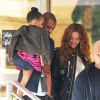 Jay-Z et sa femme Beyoncé font du shopping avec leur fille Blue Ivy à Beverly Hills, le 11 novembre 2014.