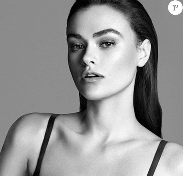 Myla Dalbesio dans la campagne Perfect Fit de Calvin Klein