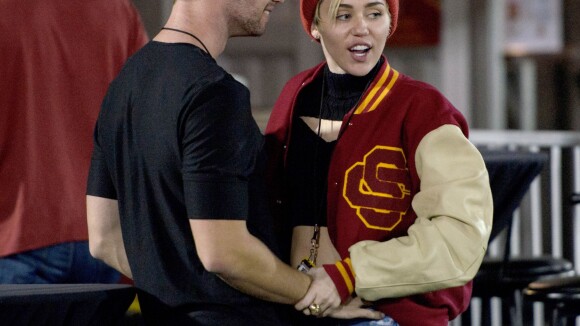 Miley Cyrus et Patrick Schwarzenegger en couple : Le baiser qui officialise !