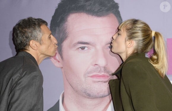 Nagui et sa femme Mélanie Page s'envoient des baisers - Générale du One Man Show d'Arnaud Ducret "Arnaud vous fait plaisir" à l'Alhambra à Paris, le 13 novembre 2014