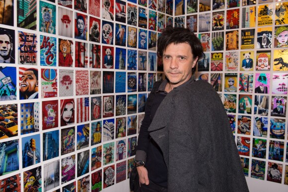 Exclusif - Nicola Sirkis - Vernissage de l'Exposition "Murs-Murs" de Jerôme Revon à la galerie Catherine Houard à Paris le 13 novembre 2014.