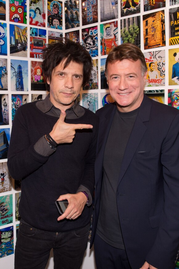 Exclusif - Nicola Sirkis et Jérôme Revon - Vernissage de l'Exposition "Murs-Murs" de Jerôme Revon à la galerie Catherine Houard à Paris le 13 novembre 2014.