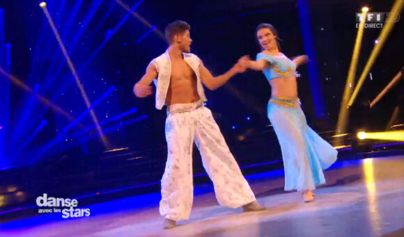Rayane Bensetti et Denitsa Ikonomova dans Danse avec les stars 5, le samedi 15 novembre 2014.