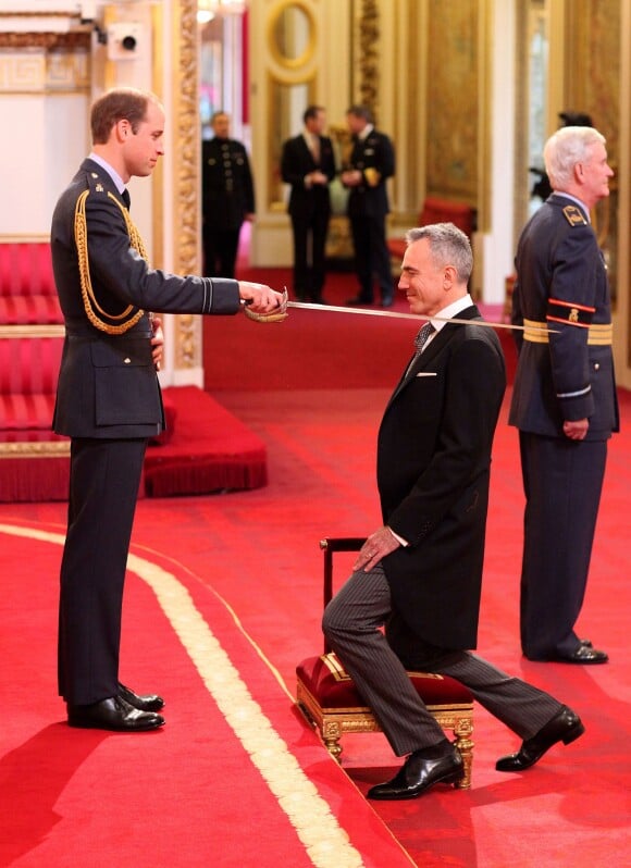 Sir Daniel Day-Lewis fait chevalier de l'empire britannique par le duc de Cambridge, William, à Buckingham Palace le 14 novembre 2014