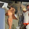 Exclusif - Candice Swanepoel en pleine séance photo pour Victoria's Secret sur une plage de Saint-Barthélemy. Le 6 novembre 2014.