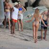 Exclusif - Candice Swanepoel en plein shooting pour Victoria's Secret sur une plage de Saint-Barthélemy. Le 6 novembre 2014.