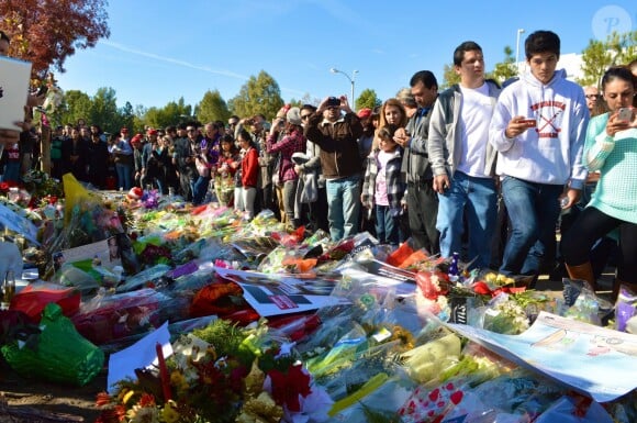 Les hommages à Paul Walker à Valencia, Los Angeles, le 8 décembre 2013.