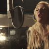 Elie Goulding dans le clip de Band Aid 30 - Do They Know It's Christmas ?