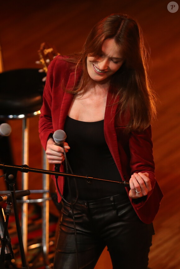 Carla Bruni-Sarkozy en concert à la maison internationale de la musique de Moscou, le 2 juin 2014.