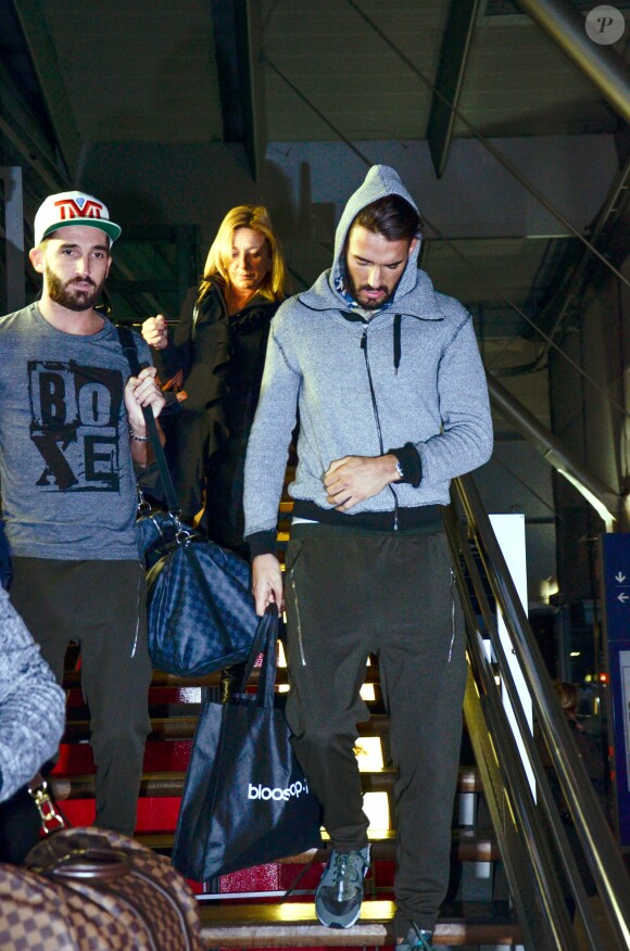 Thomas Vergara, qui est sorti de l'hôpital européen Georges-Pompidou,  arrive avec sa mère et deux amis vers 18 heures à la gare d'Aix-en-Provence le 12 novembre 2014.