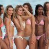 Exclusif - Les mannequins de Victoria's Secret en plein shooting sur une plage de Saint-Barthélemy. Le 9 novembre 2014.