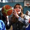 Kate Middleton tente de marquer un panier en avril 2013 lors d'une visite dans un centre d'activités de Glasgow. Le 8 décembre 2014, elle verra son premier match de NBA, au Barclays Center à New York, entre les Brooklyn Nets et les Cleveland Cavaliers.