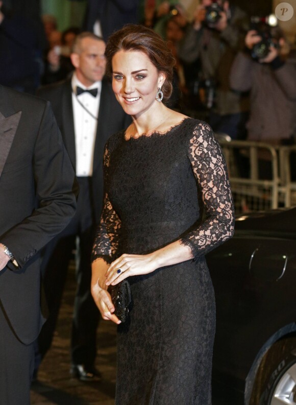 Kate Middleton, enceinte, lors de la Royal Variety Performance le 13 novembre 2014 au Palladium, à Londres.