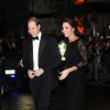 Kate Middleton, enceinte, et le prince William lors de la Royal Variety Performance le 13 novembre 2014 au Palladium, à Londres.