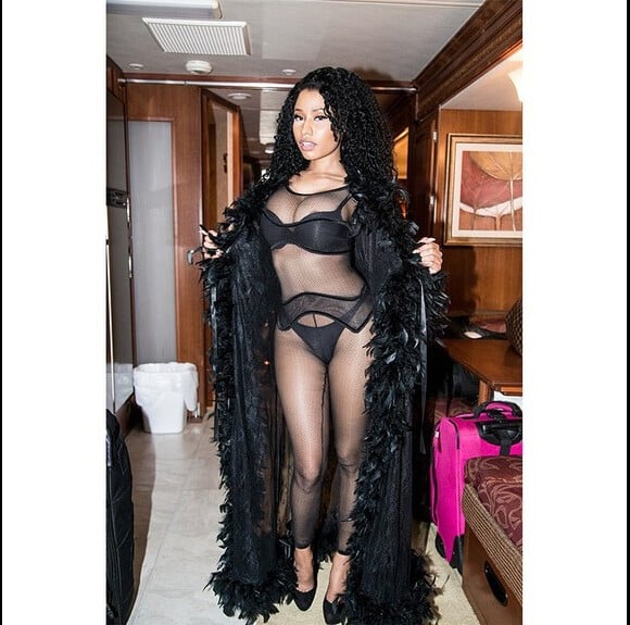 La sexy Nicki Minaj se déshabille une nouvelle fois, pour la réalisation de son clip, Only. Novembre 2014.