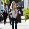 Exclusif - Rosie Huntington-Whiteley va faire du shopping avec une amie, vêtue de lunettes de soleil Ray-Ban, d'une veste, d'un collier Isabel Marant, d'un pull Zadig & Voltaire, d'un jean Paige Denim et de baskets Saint Laurent. Hollywood, le 19 novembre 2014.