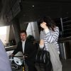 Kendall Jenner arrive à l'aéroport LAX à Los Angeles, habillée d'un sweater rayé H&M, un sac Givenchy (modèle Lucrezia), un pantalon noir et des bottines Alexander Wang. Le 15 novembre 2014.