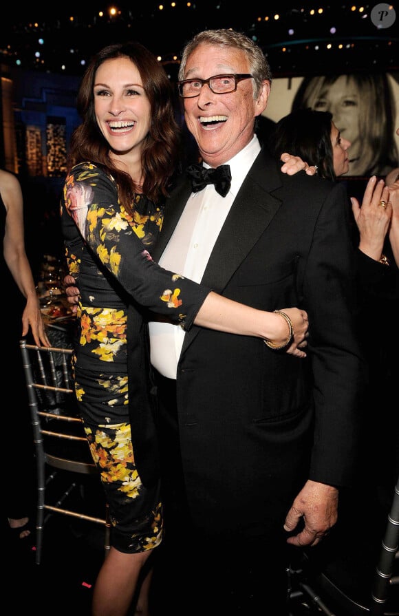 Julia Roberts et Mike Nichols lors de la soirée AFI Life Achievement Award rendant hommage à Mike Nichols le 10 juin 2010 à Los Angeles