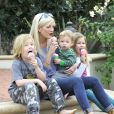  Tori Spelling avec ses enfants Liam, Stella McDermott et Finn McDermott &agrave; Los Angeles, le 14 janvier 2014. 