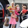  Tori Spelling a accompagn&eacute; ses enfants Liam, Stella, Finn et Hattie &agrave; leur cours de danse &agrave; Burbank. Le 22 mars 2014. 