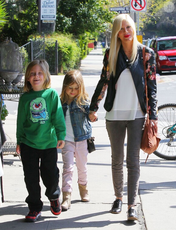 Tori Spelling sur le tournage de son émission de télé réalité "True Tori" à Studio City, le 3 avril 2014.