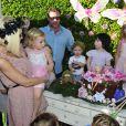  Tori Spelling en famille pour l'anniversaire de Hattie (3 ans) &agrave; Los Angeles, le 12 octobre 2014. 