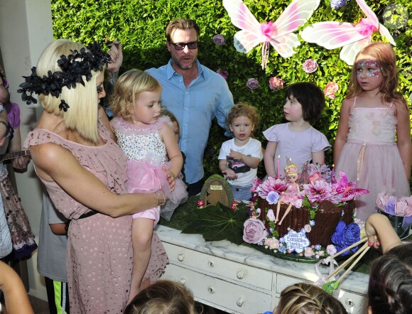 Tori Spelling en famille pour l'anniversaire de Hattie (3 ans) à Los Angeles, le 12 octobre 2014.