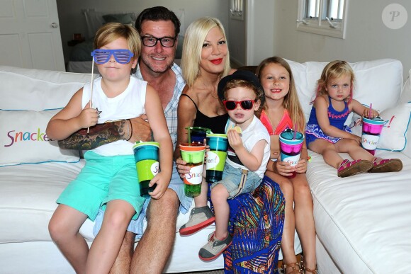 Tori Spelling en famille pour l'anniversaire de Finn (2 ans) à Los Angeles, le 30 août 2014.