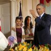 Le démocrate Barack Obama et ses filles Malia et Sasha ont grâcié une dinde pour Thanksgiving à la Maison Blanche, le 26 novembre 2014