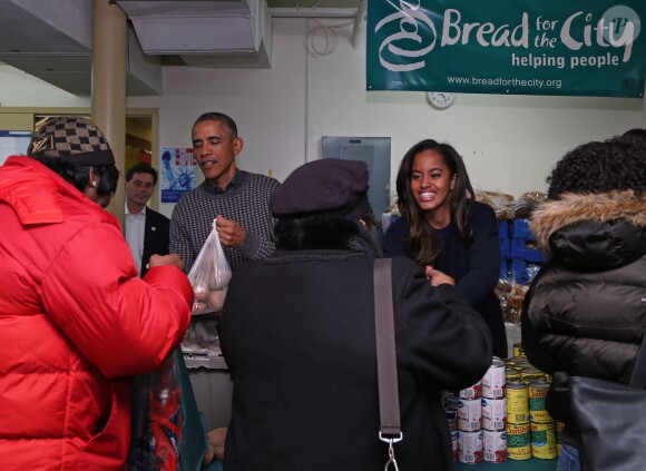 Barack Obama et sa famille ont distribué de la nourriture à Washington, le 26 novembre 20144