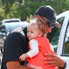 Hank Baskett avec la petite Alija à Los Angeles, le 27 septembre 2014.