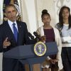Le président Barack Obama et ses filles Malia et Sasha ont grâcié une dinde pour Thanksgiving à la Maison Blanche, le 26 novembre 2014