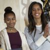Barack Obama et ses filles Malia et Sasha ont grâcié une grosse dinde pour Thanksgiving à la Maison Blanche, le 26 novembre 2014