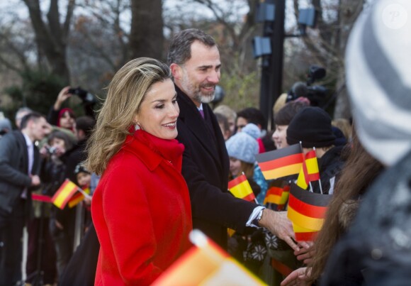 Le roi Felipe VI et Letizia d'Espagne reçus par le président allemand Joachim Gauck et sa compagne Daniela Schadt au château de Bellevue lors de leur visite officielle à Berlin le 1er décembre 2014.