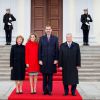 Le roi Felipe VI et la reine Letizia d'Espagne prennent la pose aux côtés du président allemand Joachim Gauck et de sa compagne Daniela Schadt au château de Bellevue lors de leur visite officielle à Berlin, le 1er décembre 2014.