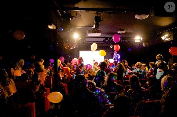 Exclusif - De nombreux enfants assistaient à l'avant-première du premier spectacle interactif pour enfants "Moos dans the Crazy Kids Show", au théâtre Le République à Paris, le 30 novembre 2014.