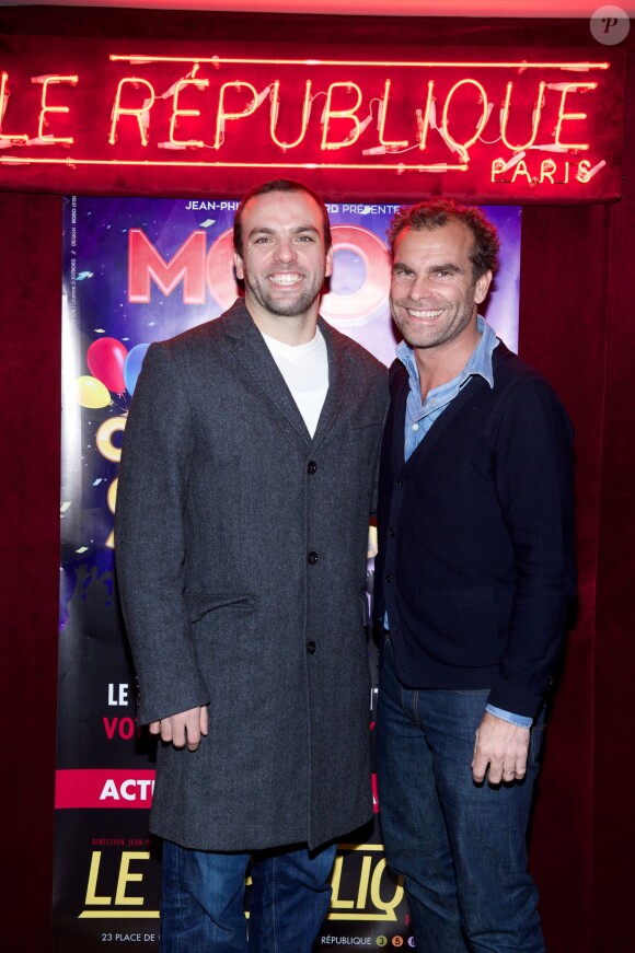 Exclusif - Le Comte de Bouderbala et son producteur Jean-Philippe Bouchard assistent au premier spectacle interactif pour enfants "Moos dans the Crazy Kids Show", produit par Jean-Philippe Bouchard, au théâtre Le République à Paris, le 30 novembre 2014.