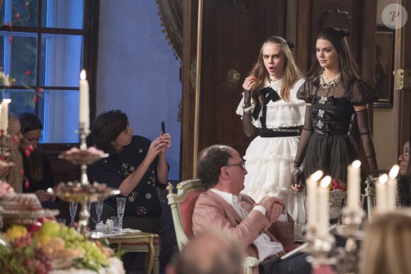 Cara Delevingne et Kendall Jenner - Présentation de la collection Chanel "Paris-Salzburg" en l'honneur des Métiers d'arts au Schloss Leopoldskron , à Salzbourg le 2 décembre 2014. 
