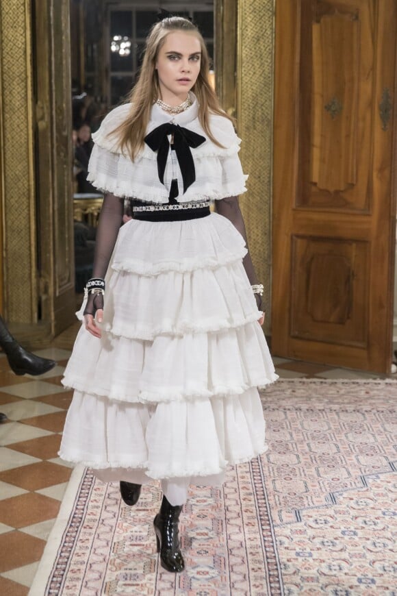 Cara Delevingne - Défilé Chanel "Paris-Salzburg" en l'honneur des Métiers d'Arts au Schloss Leopoldskron à Salzbourg, le 2 décembre 2014. 