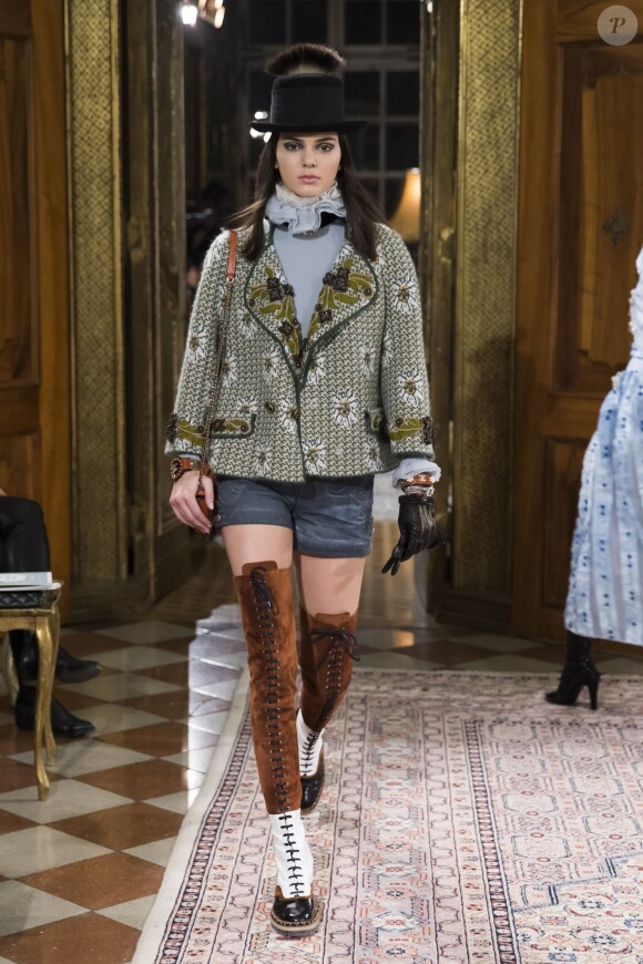 Kendall Jenner - Défilé Chanel "Paris-Salzburg" en l'honneur des Métiers d'Arts au Schloss Leopoldskron à Salzbourg, le 2 décembre 2014. 