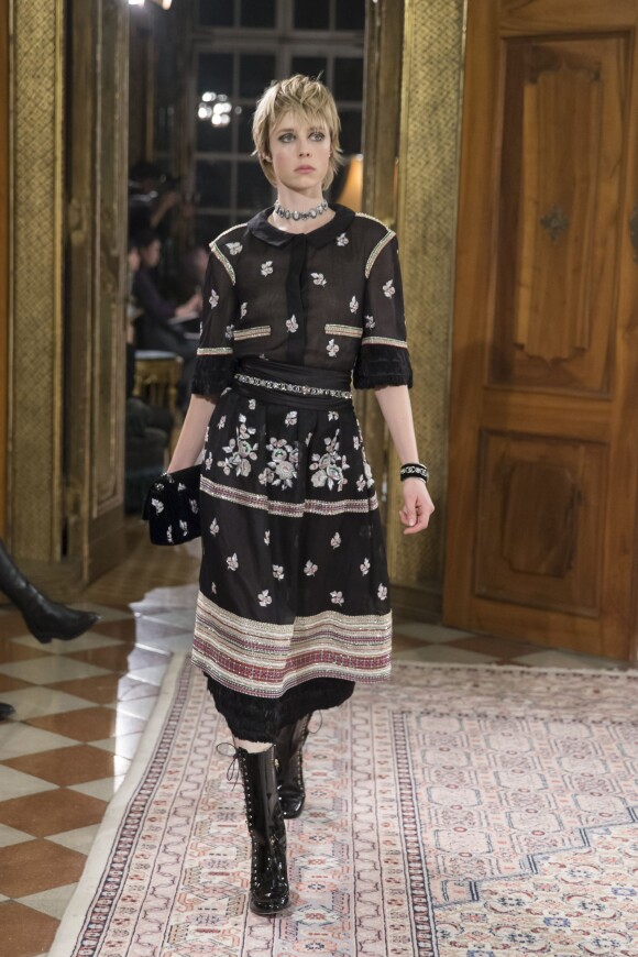 Edie Campbell - Défilé Chanel "Paris-Salzburg" en l'honneur des Métiers d'Arts au Schloss Leopoldskron à Salzbourg, le 2 décembre 2014. 