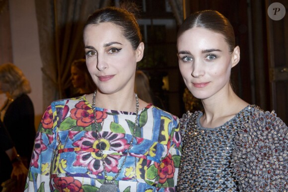 Amira Casar et Rooney Mara - People lors de la présentation de la collection Chanel "Paris-Salzburg" en l'honneur des Métiers d'Arts au Schloss Leopoldskron à Salzbourg, le 2 décembre 2014. 