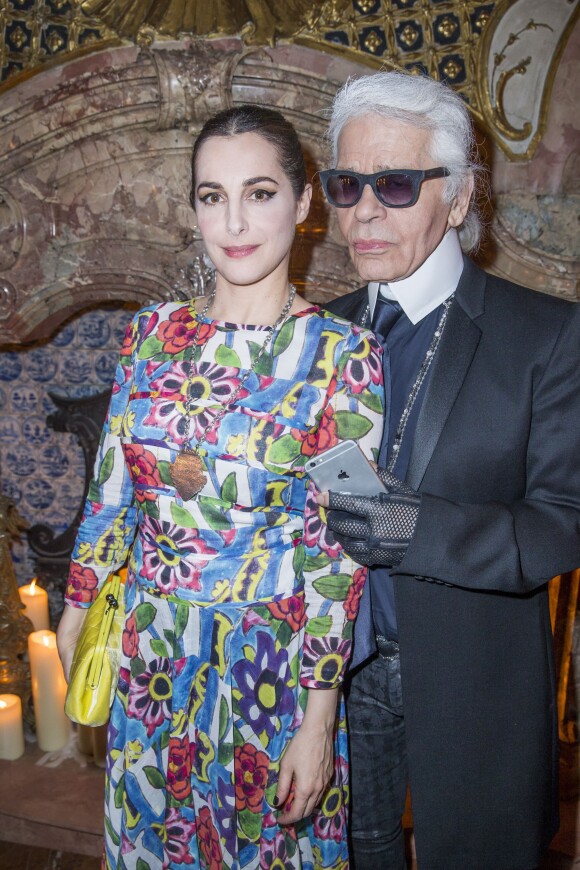 Amira Casar et Karl Lagerfeld - People lors de la présentation de la collection Chanel "Paris-Salzburg" en l'honneur des Métiers d'Arts au Schloss Leopoldskron à Salzbourg, le 2 décembre 2014.