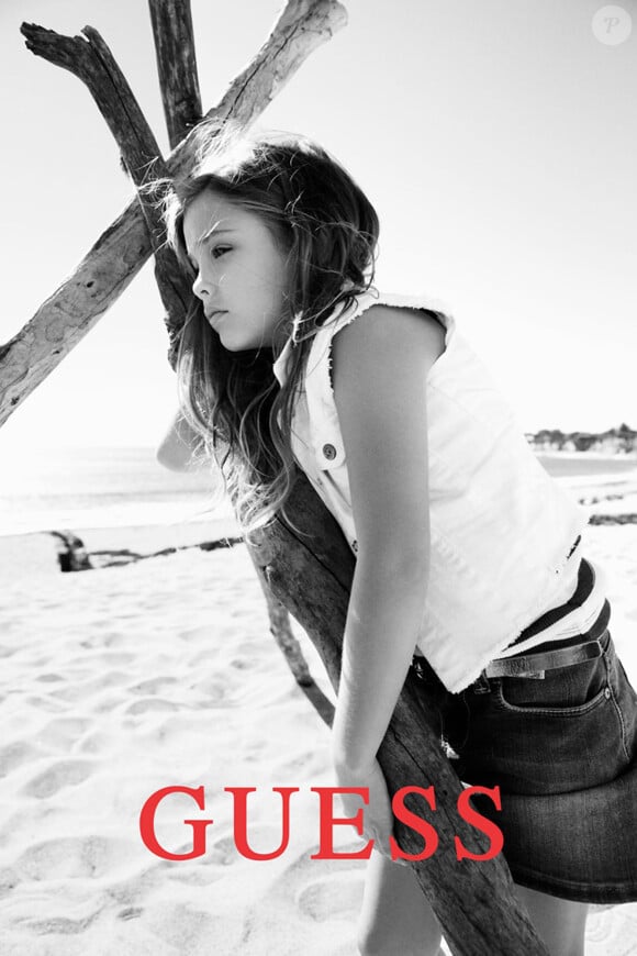 Dannielynn Birkhead (fille d'Anna Nicole Smith) a fait ses débuts publicitaires à l'âge de 6 ans pour la marque Guess, en 2012.