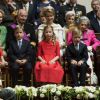 La reine Paola, le roi Albert II, la reine Mathilde, la reine Fabiola de Belgique, la princesse Eléonore, le prince Gabriel, la princesse Elisabeth et le prince Emmanuel - Le roi Philippe de Belgique prétant serment dans la chambre du parlement fédéral du palais de Bruxelles le 21 juillet 2013
